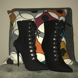 BooHoo LaceUp Booties 🌹 Size Us 8